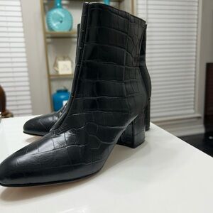 Schutz Women's Black Lupe Croc-Embossed Leather Ankle Boots Size 6.5M. Preowned